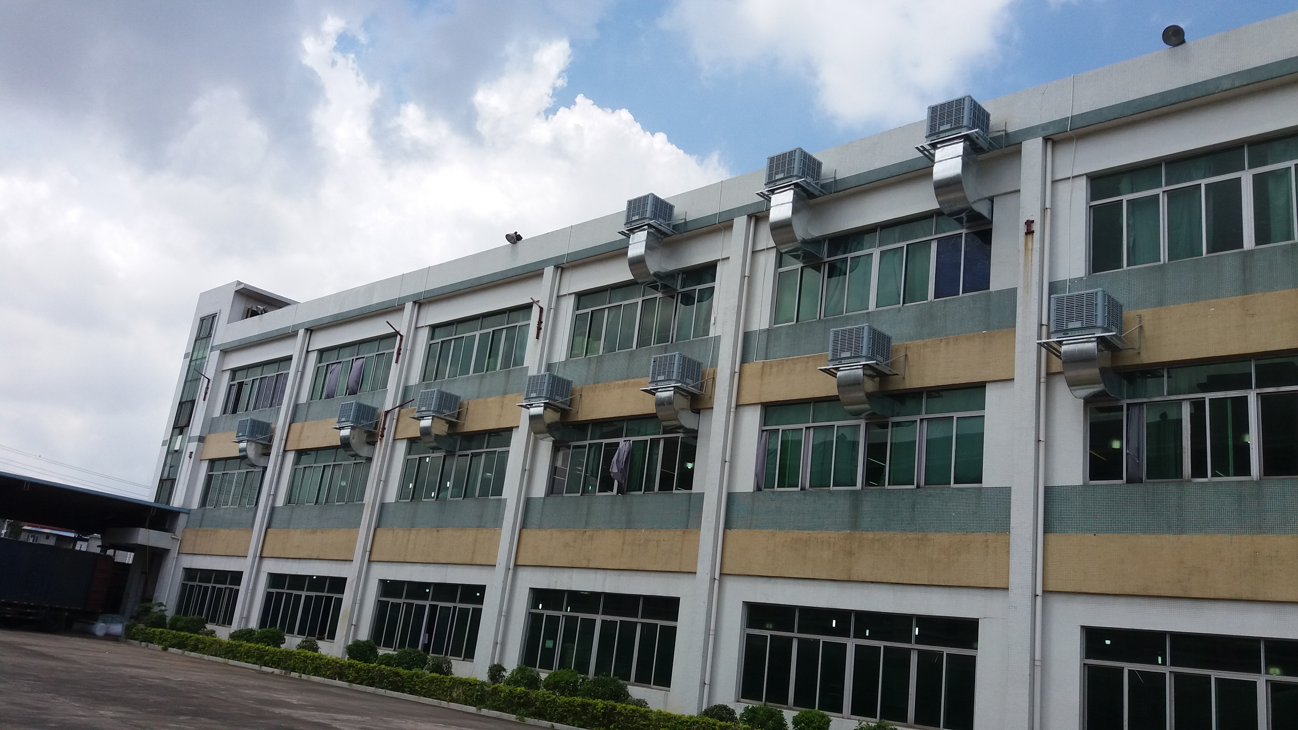電鍍壓軸廠環(huán)?？照{(diào)降溫案例